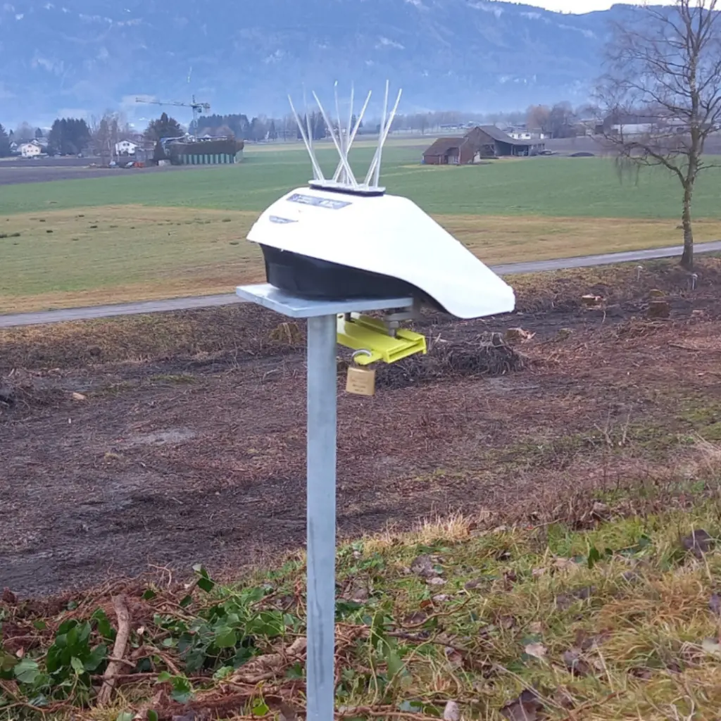 AC -102 Birdspikes.webp