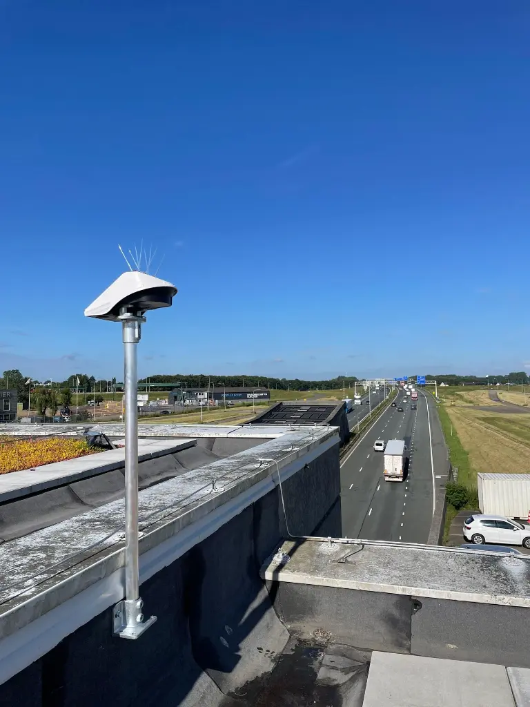 AC-110 Mounting bracket vertical- horizontal (3).webp