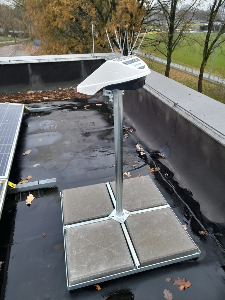 AC-104 Mounting bracket reference station flat roof